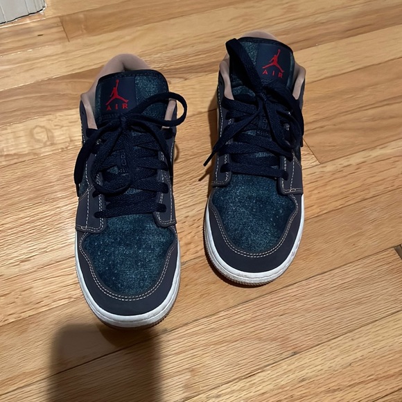 Nike Other - Nike Jordan low tops